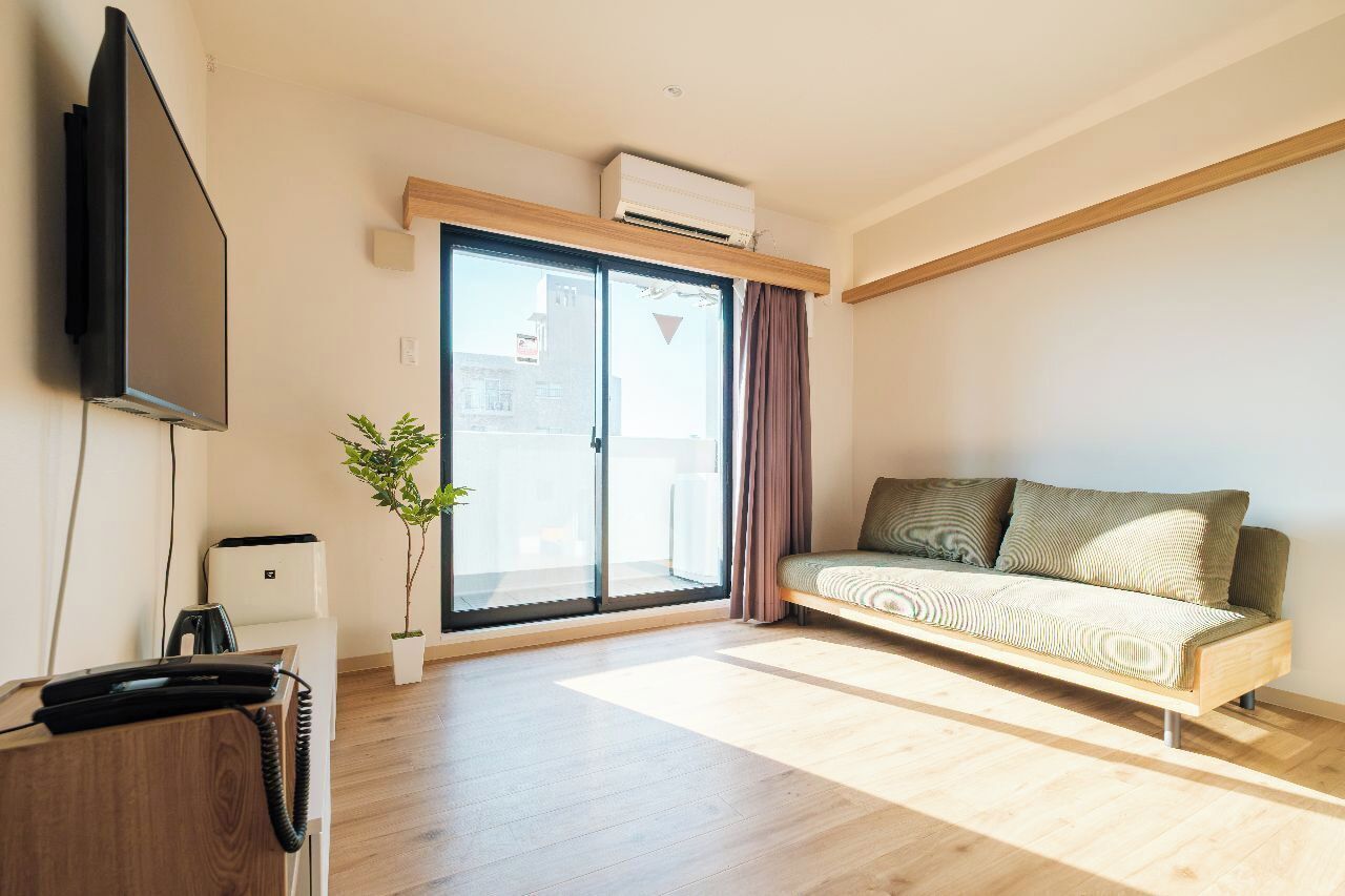 Family Suite, 2 Bedrooms, Non Smoking | Living area | TV