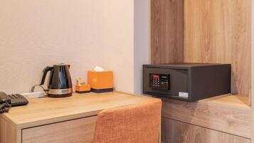 1 bedroom, in-room safe, desk, laptop workspace