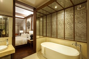 Hochwertige Bettwaren, Betten mit Memory-Foam-Matratzen, Minibar