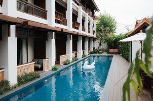 Outdoor pool, sun loungers