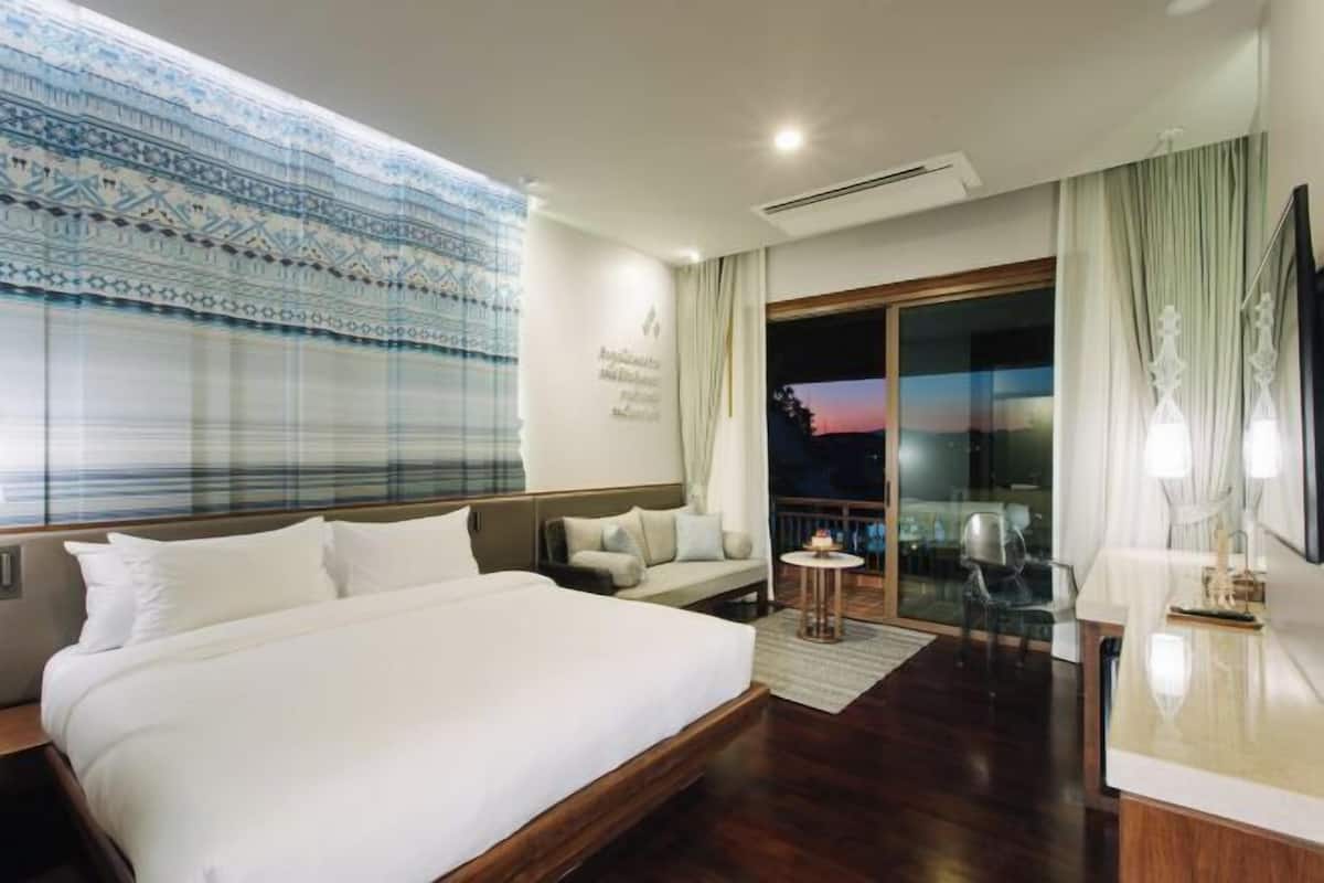 Premium bedding, memory foam beds, minibar, in-room safe