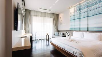 Luxury Room, 1 King Bed, Non Smoking | Premium bedding, memory-foam beds, minibar, in-room safe