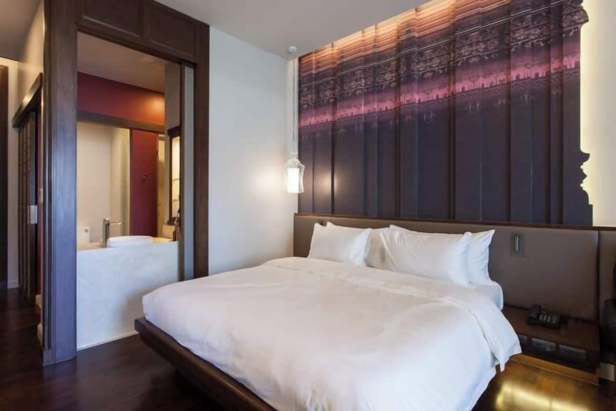 Luxe beddengoed, bedden met traagschuimmatrassen, een minibar