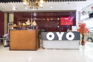 Reception - OYO 416 Lucky Hotel (Manila)