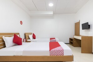 Standard Twin Room | Bed sheets - OYO 416 Lucky Hotel (Manila)