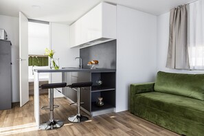 Suite Terrae | Private kitchen | Full-size fridge, stovetop, highchair, cookware/dishes/utensils