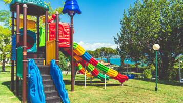 Area giochi per bambini (all'aperto)