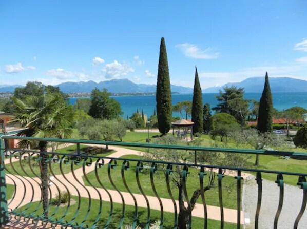 Studio panoramique, balcon, vue sur le lac (Pet Friendly) | Vue du balcon