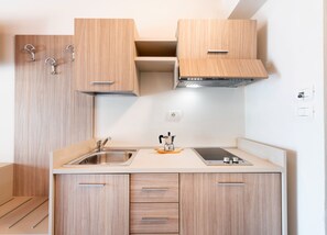 Full-size fridge, stovetop, highchair, cookware/dishes/utensils
