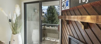 Modern Peak 8 Getaway! 2BR Grandview Condo