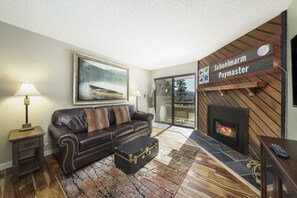 Flat-screen TV, fireplace, DVD player - Modern Peak 8 Getaway! Grandview 2BR Condo (Breckenridge)
