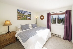 2 bedrooms, iron/ironing board, free WiFi, bed sheets - Modern Peak 8 Getaway! Grandview 2BR Condo (Breckenridge)