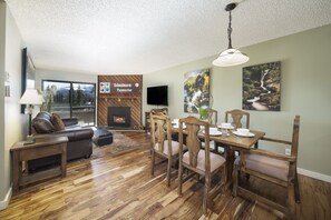 Dining - Modern Peak 8 Getaway! Grandview 2BR Condo (Breckenridge)