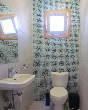 Bathroom - Tigaki Mall Hostel (Kos)
