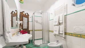 A bathroom with a shower, sink, bidet, and toilet. - Elia's room: Double room with bathroom and shared terrace with sea view (Praiano)
