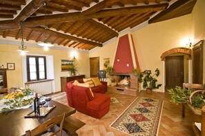 Apartment, 3 Bedrooms | Desk, free cribs/infant beds, free WiFi, bed sheets - Rosa dei Venti (Cortona)
