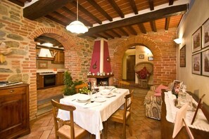 Appartement Supérieur, 2 chambres | Coin séjour | Télévision à écran plat