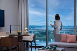 Suite, 1 King Bed | Pillowtop beds, minibar, in-room safe, desk - Hyatt Place Changsha Airport (Changsha)