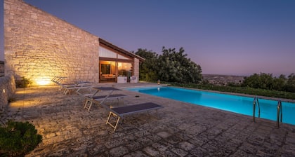 Rustikale schicke Villa mit großer Veranda,privatem Pool,Grill und frei WLAN
