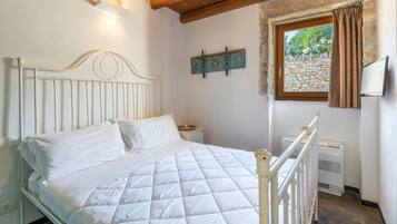 2 chambres, coffres-forts dans les chambres, fer et planche Ă repasser