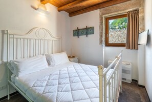 2 bedrooms, in-room safe, iron/ironing board, travel cot