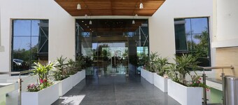 Four Leaf Service Suites