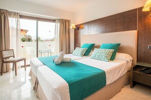 Double Room, Balcony, Partial Ocean View - Bahia de Alcudia Hotel & Spa (Alcúdia)