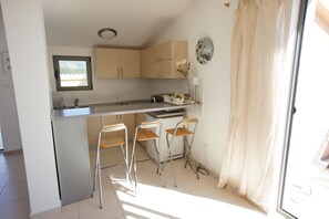 Apartamento, 1 quarto | Opções para refeição no quarto