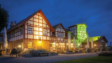 Fassade der Unterkunft – Abend/Nacht