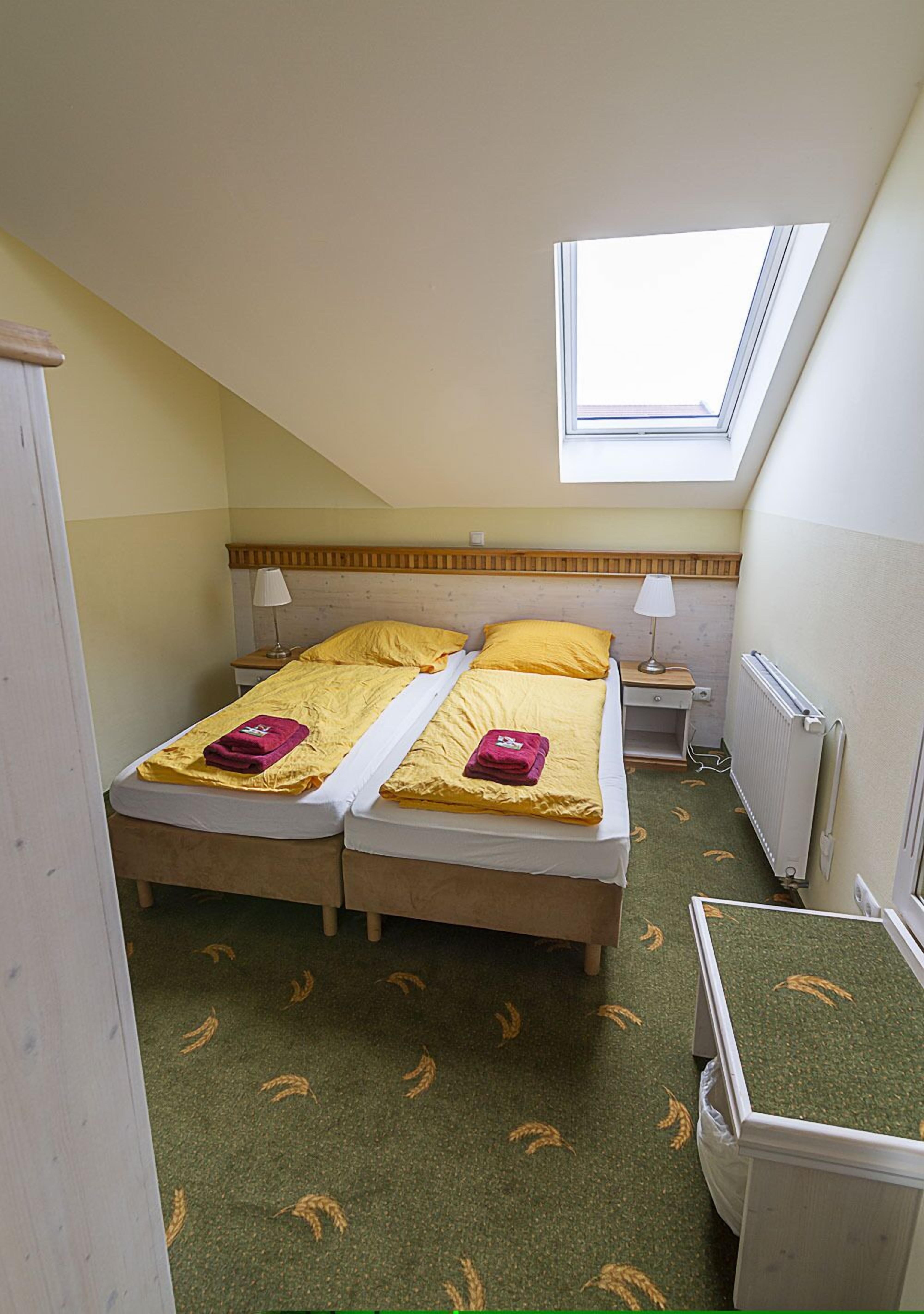 basic double room | desk, blackout curtains, soundproofing, free wifi