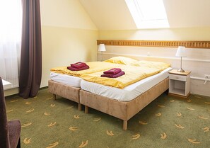 Dobbeltrom – basic | Skrivebord, blendingsgardiner, lydisolert og wi-fi (inkludert)