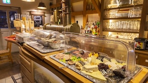 Daily buffet breakfast for a fee - Hotel Restaurant Mühlenhof Bosse (Dachwig)