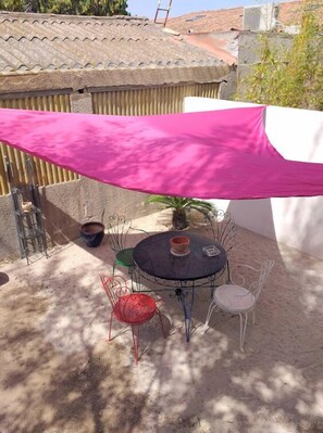 Free daily continental breakfast - Chambre d'Hotes Fleure de Sel (Le Grau-Du-Roi)