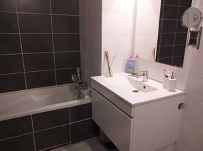 Studio (Fleur de sel Picolo) | Bathroom sink