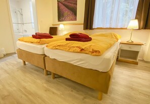 Soundproofing, free cribs/infant beds, rollaway beds, free WiFi - Gästehaus Alte Bäckerei (Dachwig)