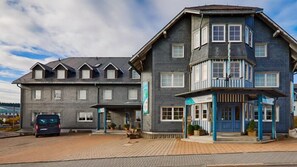 Front of property - Hotel Auerhahn am Rennsteig (Masserberg)