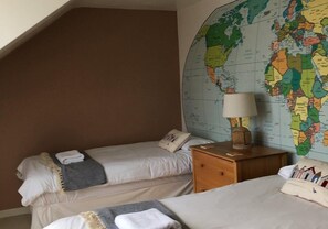 4 makuuhuonetta, silitysrauta/-lauta, ilmainen Wi-Fi, vuodevaatteet
