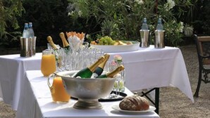 Outdoor dining - Weinhaus & Hotel Engel (Eltville am Rhein)