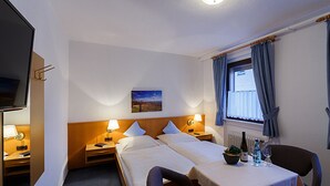 Room - Weinhaus & Hotel Engel (Eltville am Rhein)