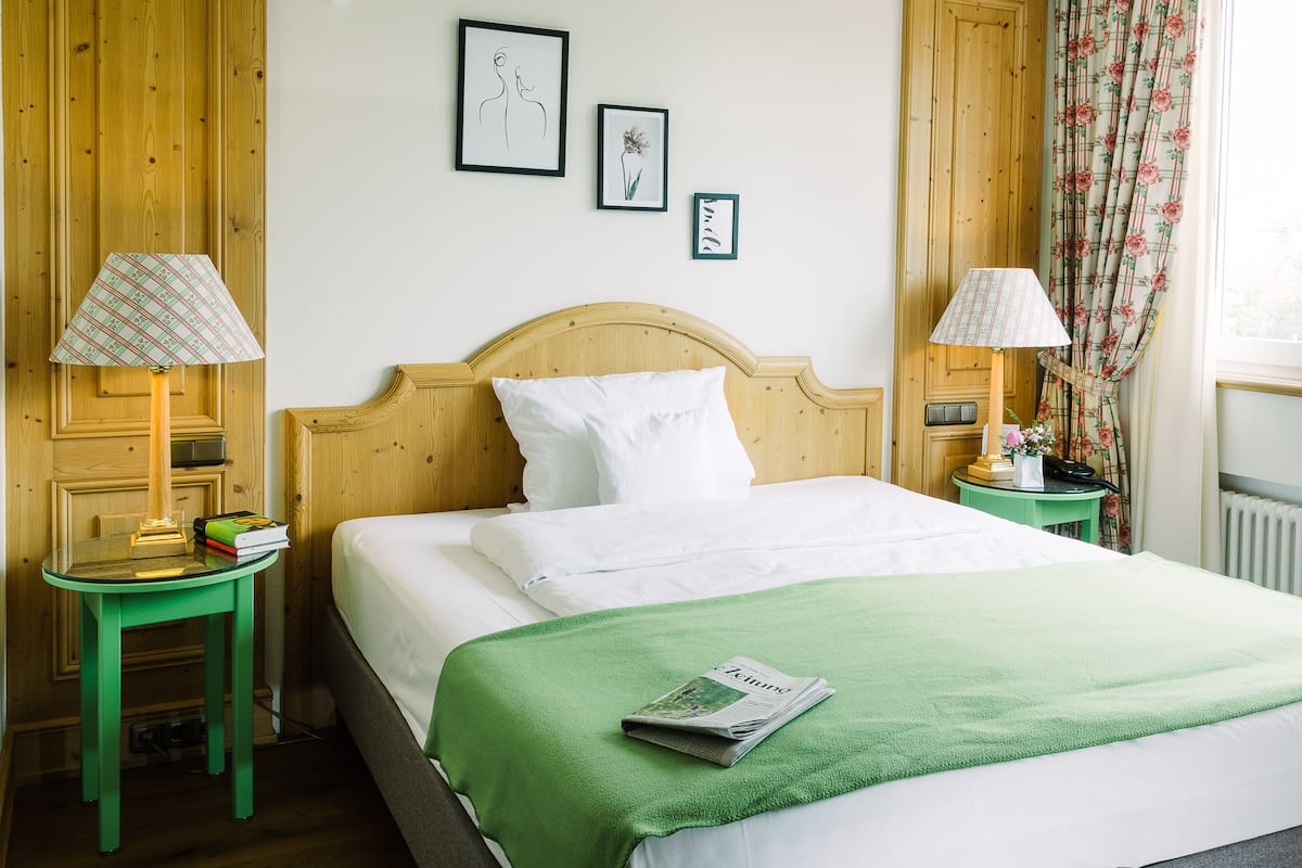Ropa de cama hipoalergénica y minibar