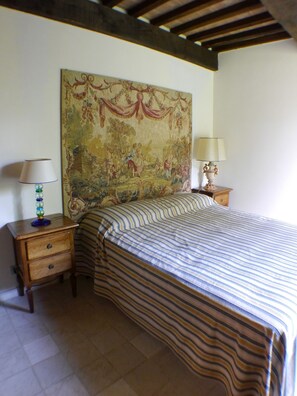 2 slaapkamers, een strijkplank/strijkijzer, reisbedje, wifi