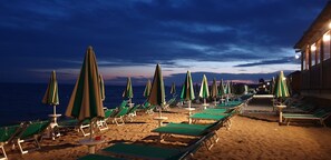 Sun loungers, beach towels - Welcome to Villa Dolce Vita     (Pieve Vecchia)