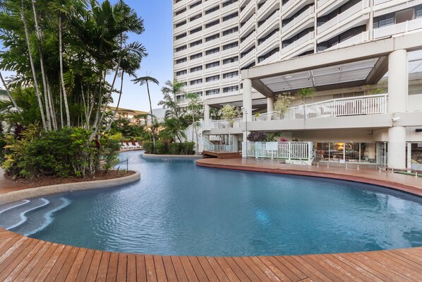 2 outdoor pools, open 7:00 AM to 9:30 PM, sun loungers - Luxury Pool Side Apartment in Beachfront Resort (Cairns North)