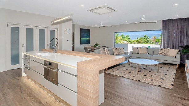 Luxe appartement, 4 slaapkamers | Privékeuken | Een espressoapparaat, een koelkast met diepvriezer, een microgolfoven