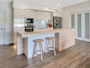 Luxury Apartment, 4 Bedrooms | Private kitchen - Superior Luxury Apartment in the City Life on Lake 19 (Cairns North)