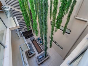 Lobby sitting area - Superior Luxury Apartment in the City Life on Lake 19 (Cairns North)
