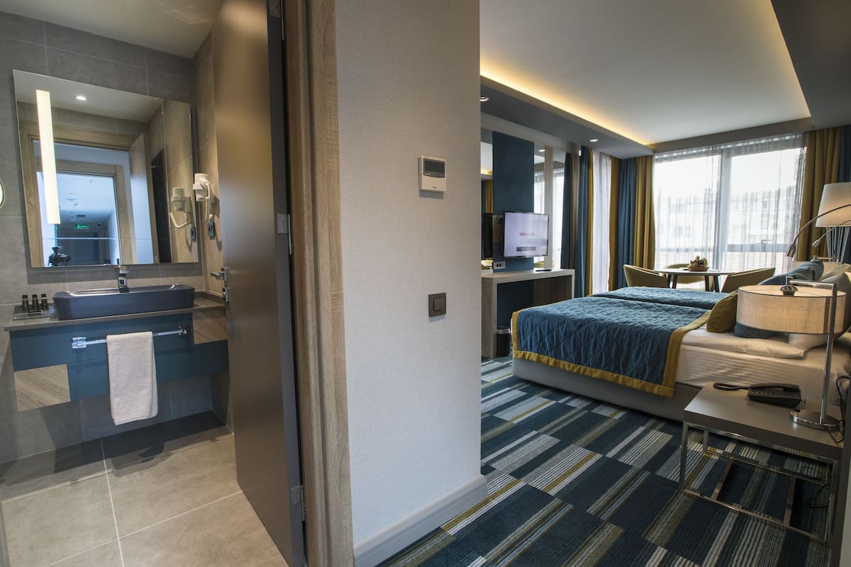 In-room safe, laptop workspace, blackout curtains, soundproofing