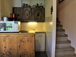 Fridge, microwave, oven, stovetop - Charming Duplex in Vars Les Claux, 6 sleeps, close to slopes and shops (Vars)