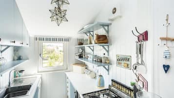 Dupleks | Dapur kecil pribadi | Lemari es besar, microwave, oven, dan mesin pencuci piring
