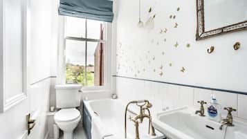 Dupleks | Kamar mandi | Shower dan handuk